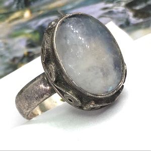 vintage handmade oval clear moonstone silver ring size 6.